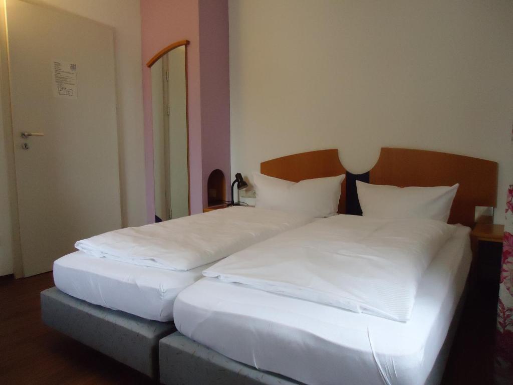 Garni Hotel Kaiserdom Bamberg Habitación foto